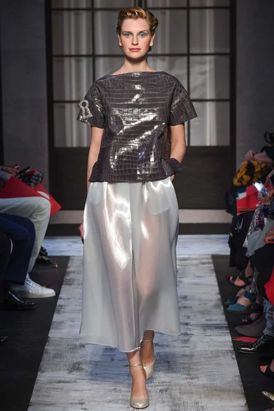 Look 17